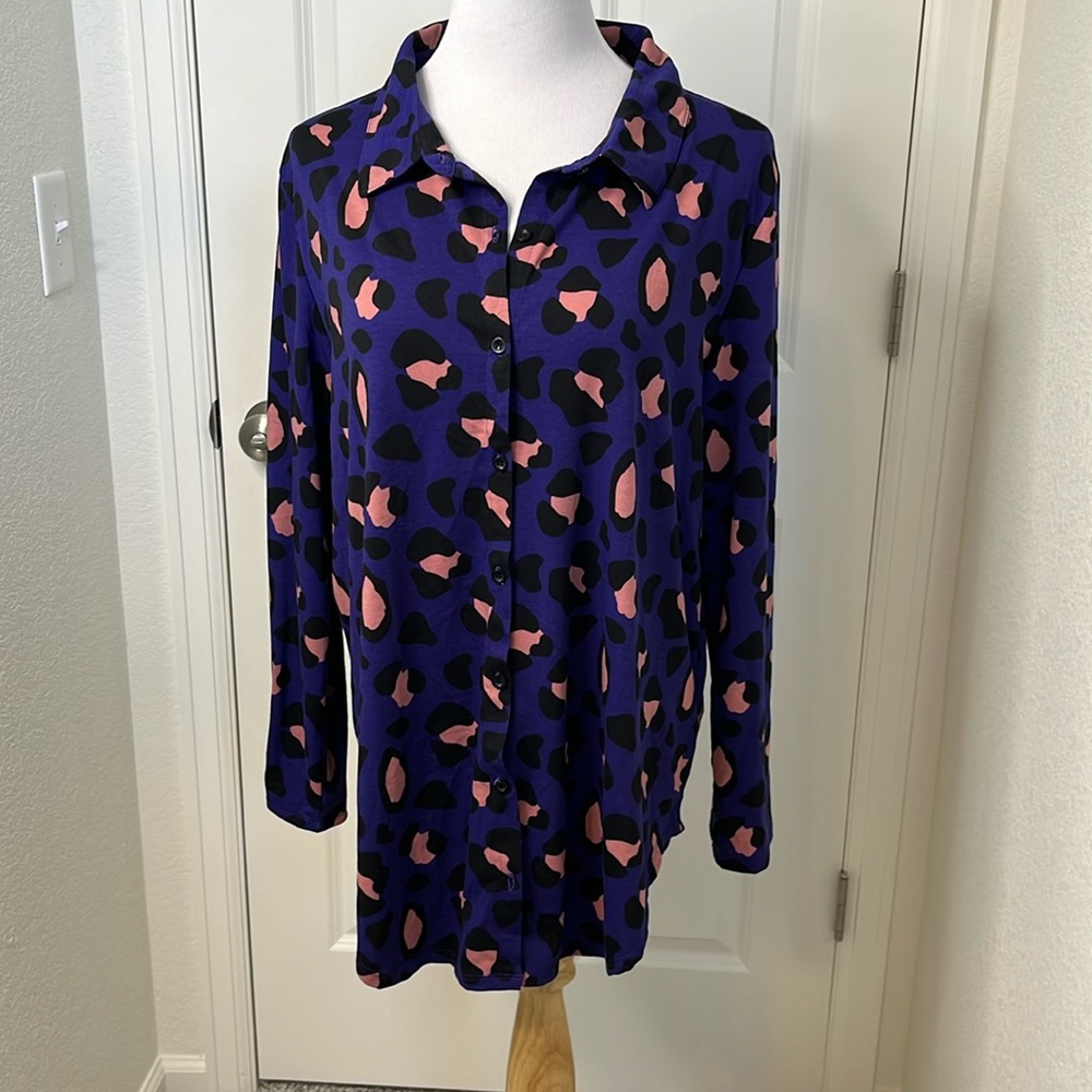 NWT LuLaRoe Valentina Top Large 14-16 Purple Pink Leopard Button Shirt